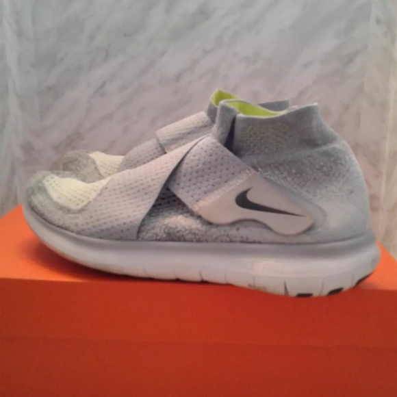 NIKE FREE RN MOTION Flyknit Grey Trainers 880846 002 womens sz 9.5 men's sz 8 - Picture 5 of 6